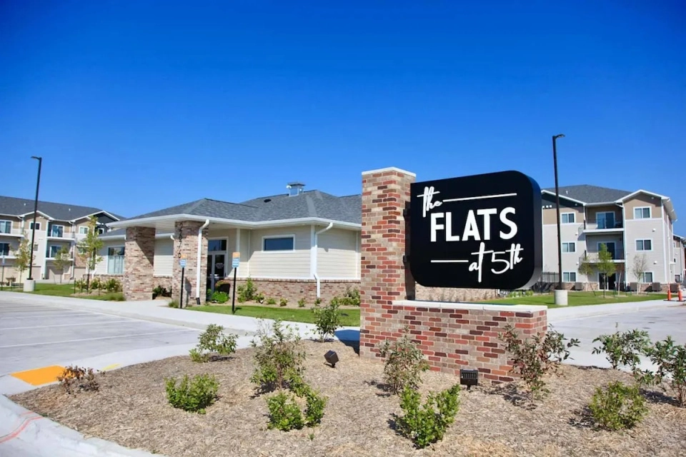FLATS ON 5TH