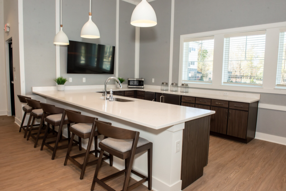 Arlo Apartments